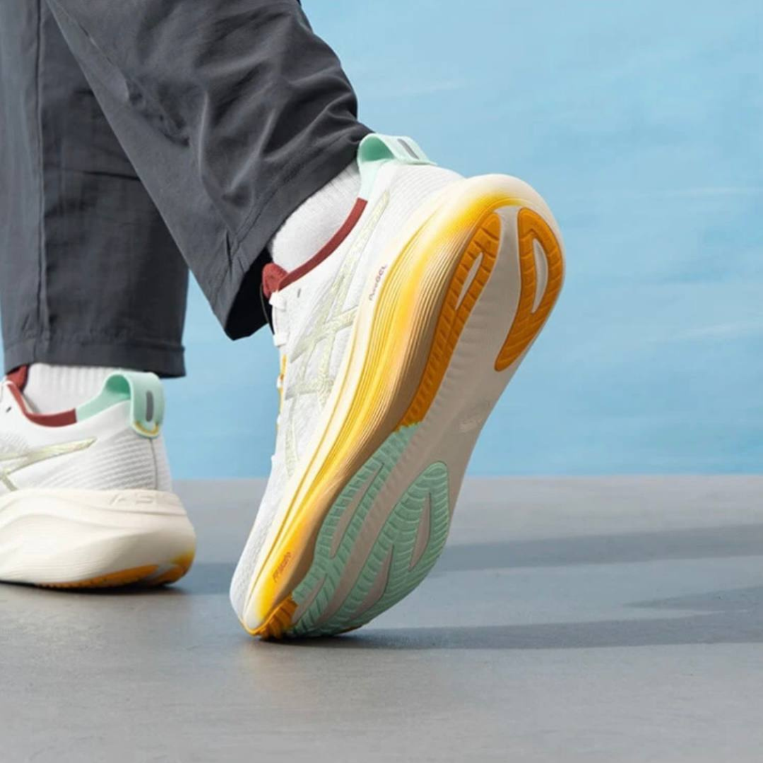 Nimbus 27 - White/Gold